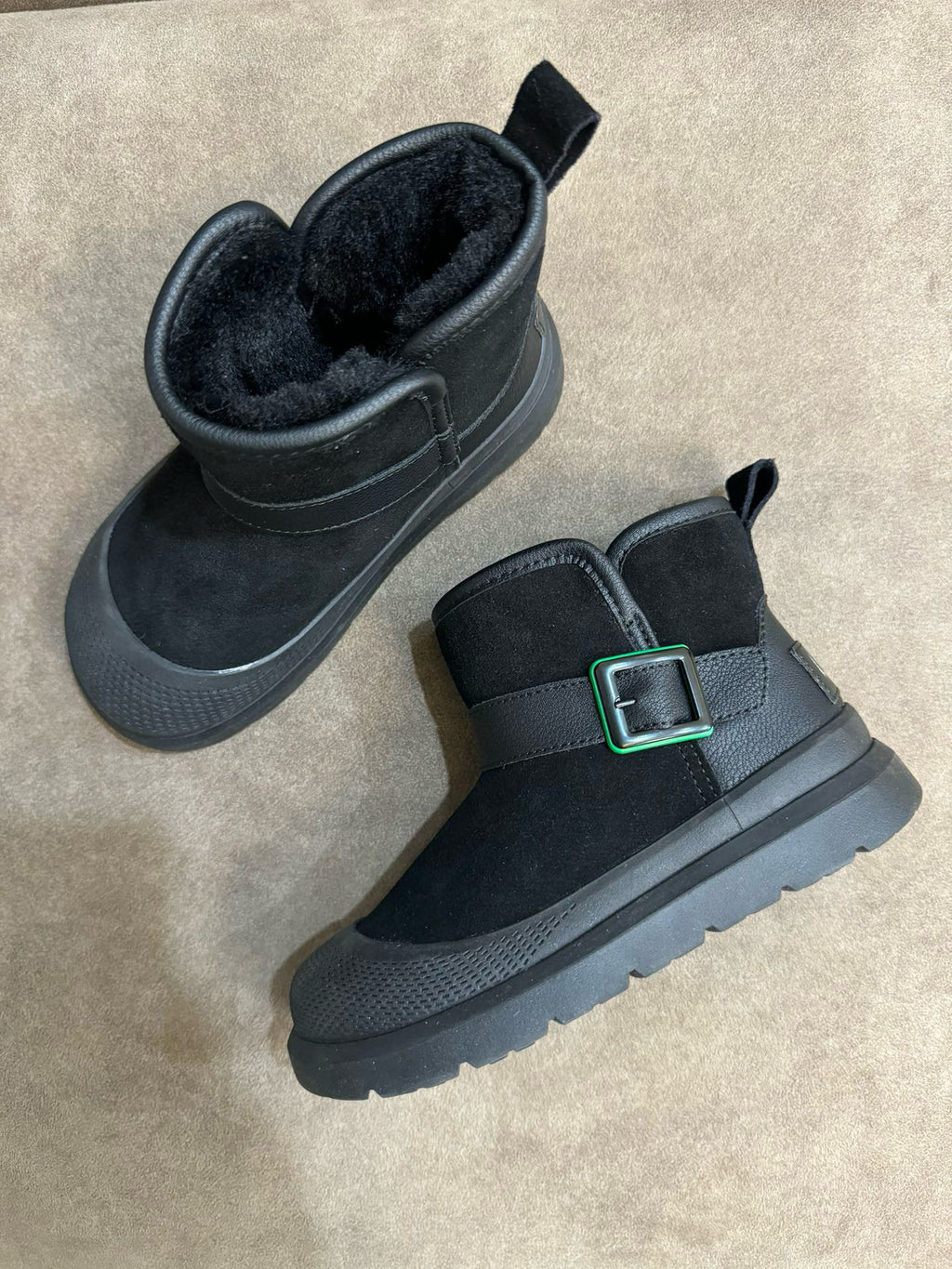U-GG leather buckle mid-cut" black"