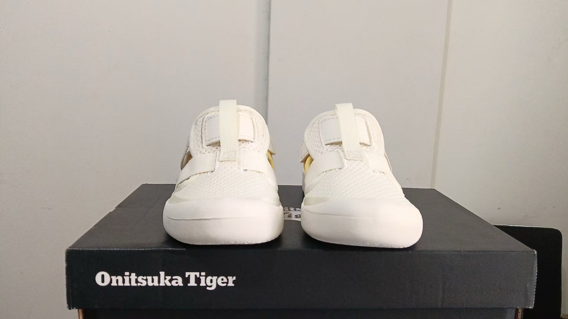 YSS Onitsuka mesh bread head sandals" white, yellow"