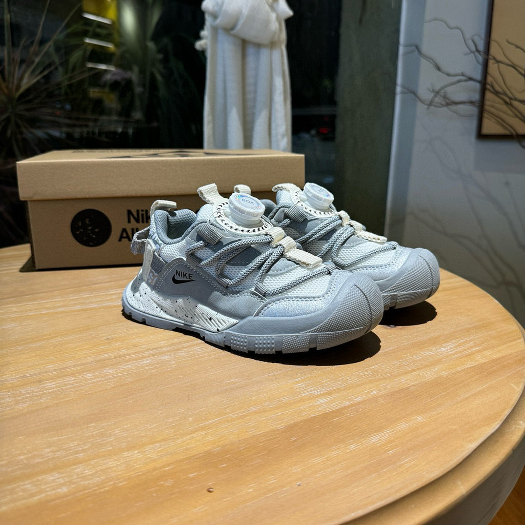 Nike ACG outdoor hiking shoes