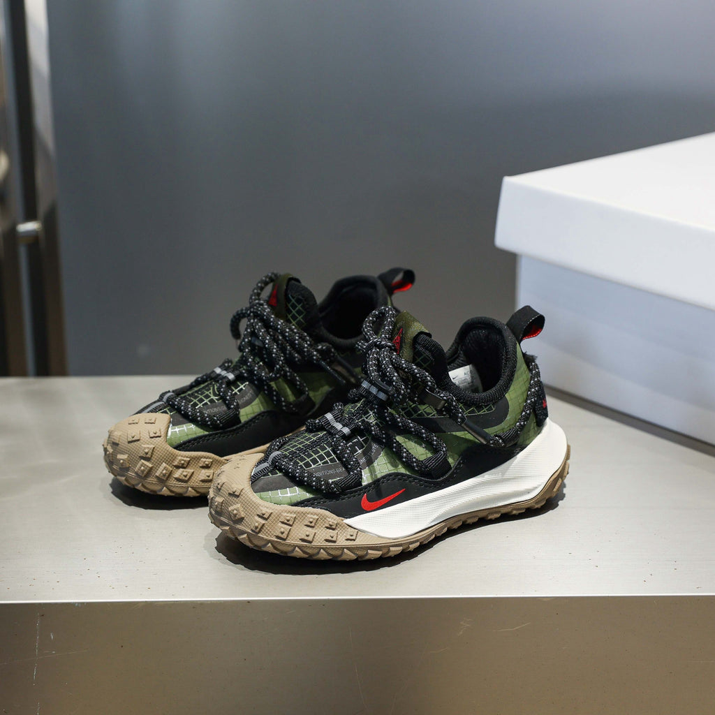 Nike ACG tire-soled hiking shoes