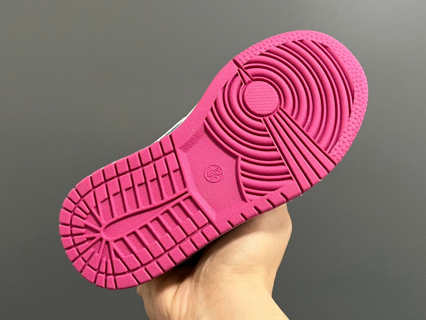 S-shaped low-top co-branded cartoon Velcro