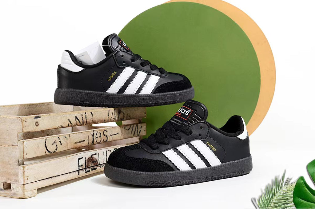Adidas children's training shoes" black"