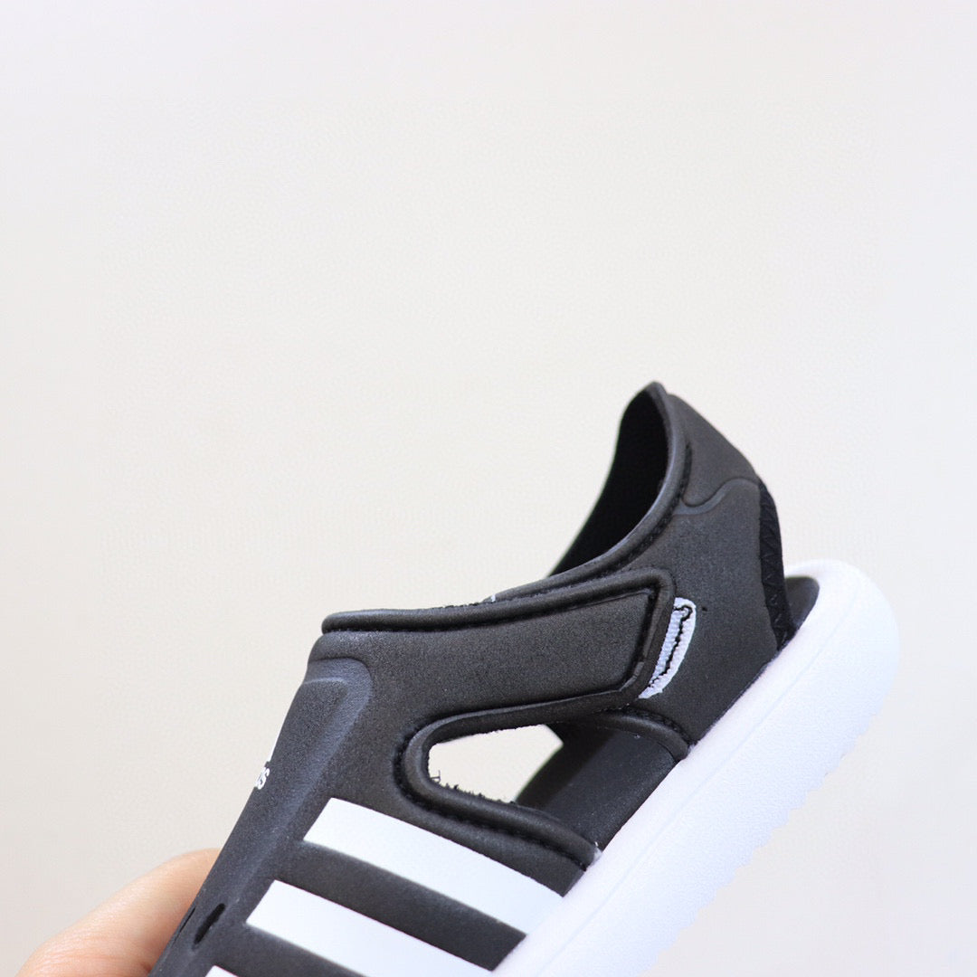 Adidas Seahorse III hole shoes" black"