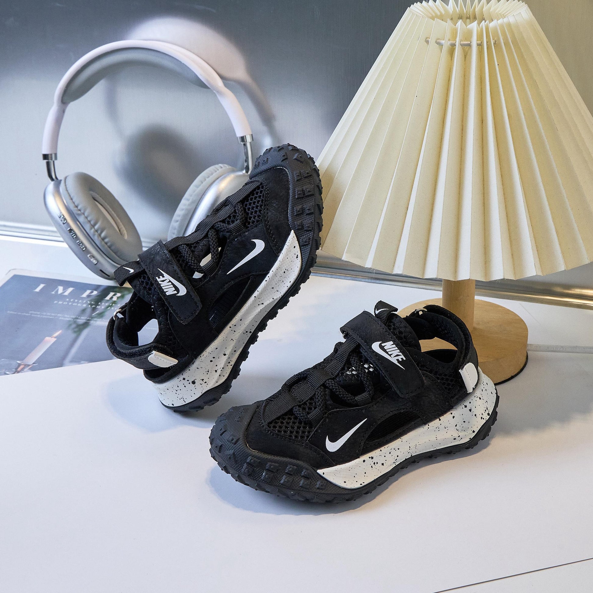 Nike tire bottom Velcro sandals" black"