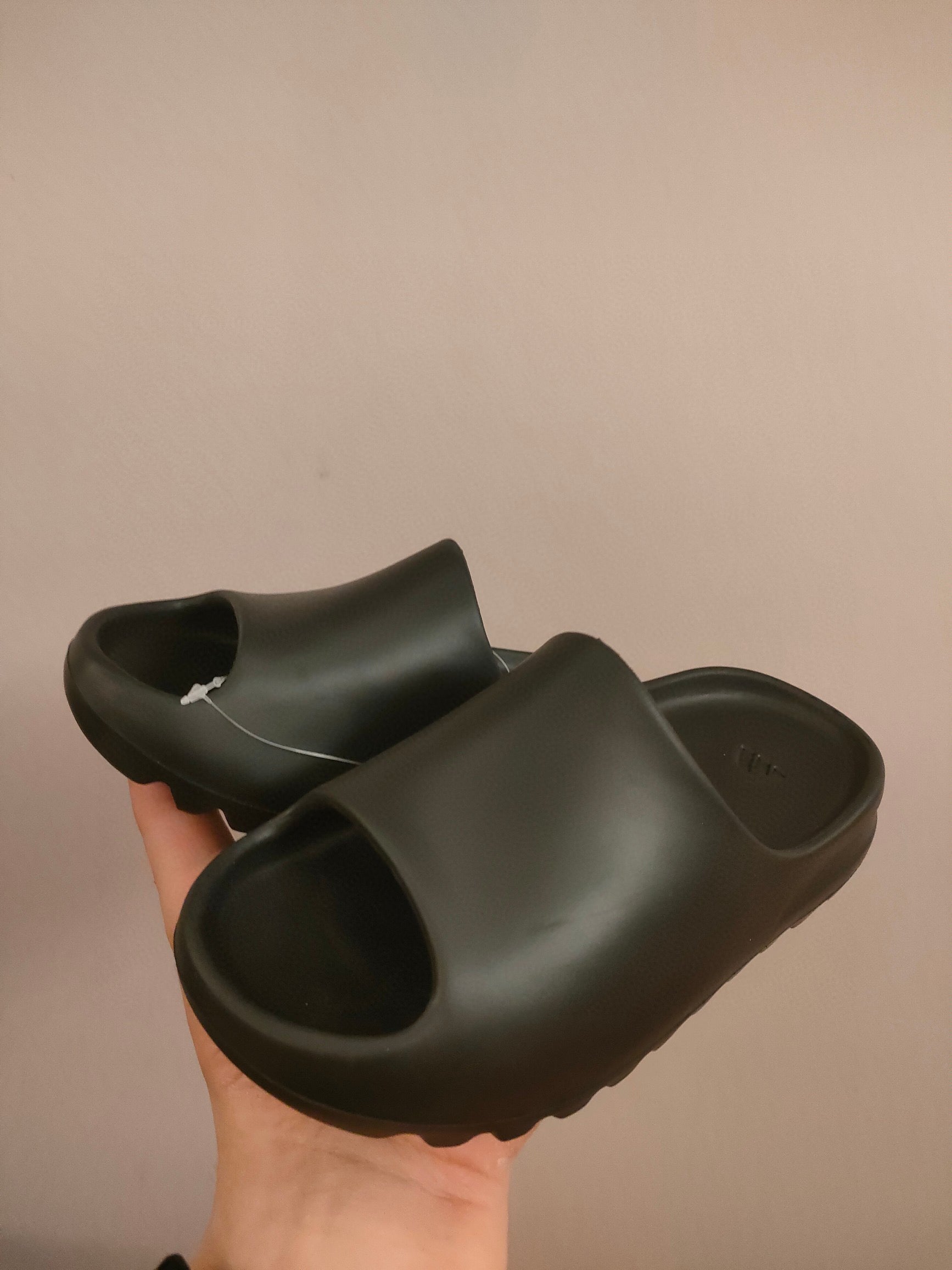 700 Coconut Slippers" black"