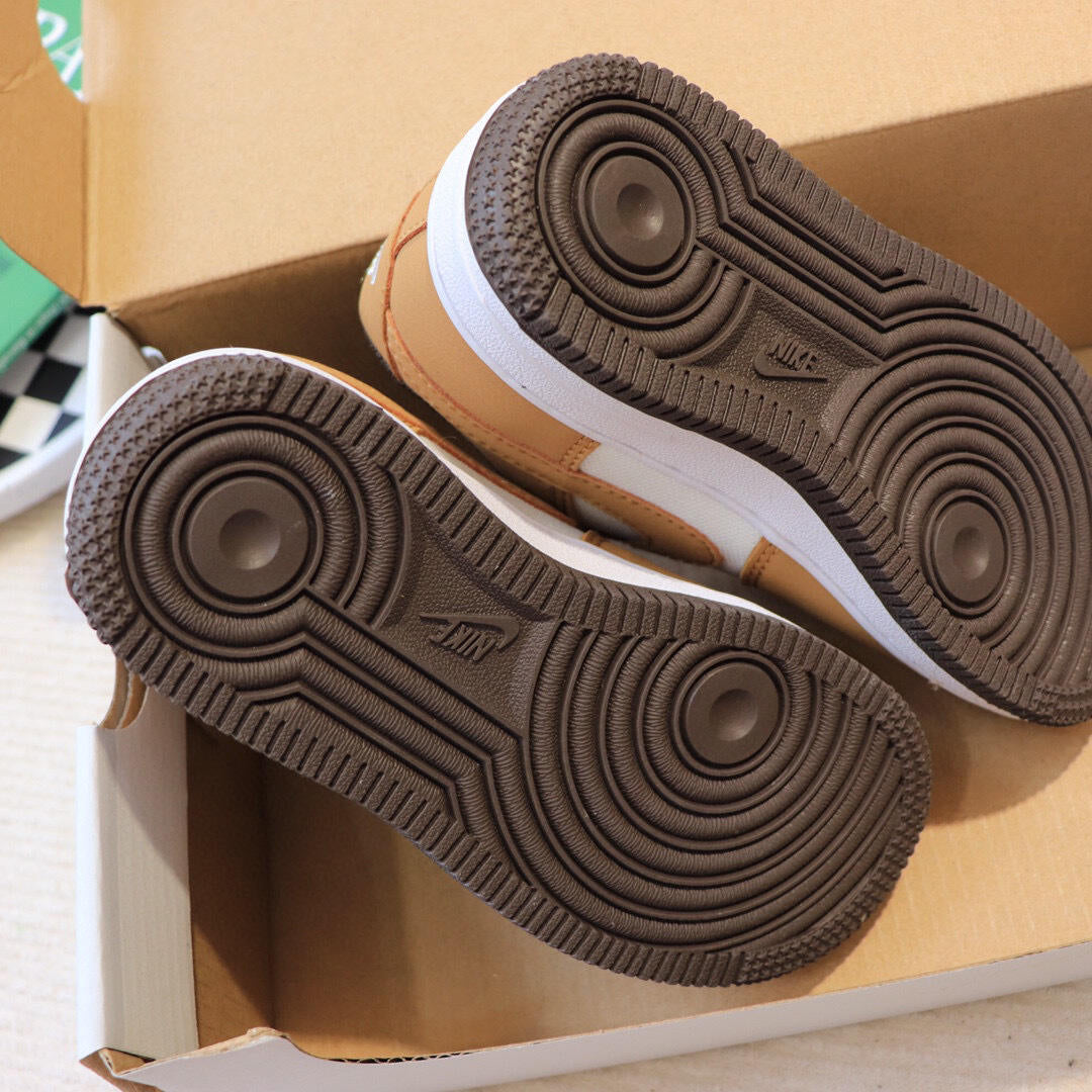 Air Force low-top lace-up sneakers" white, brown"