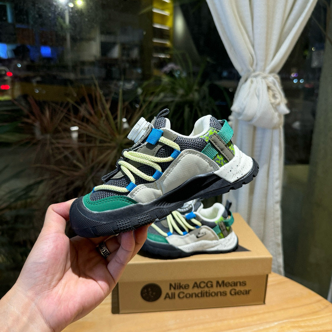 Nike ACG outdoor hiking shoes