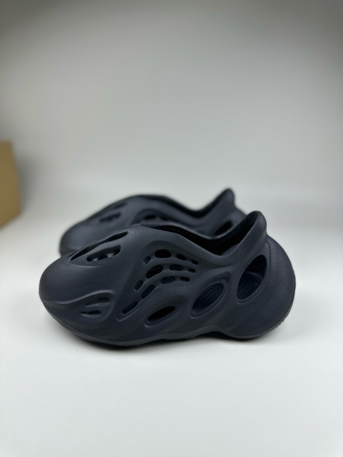 Coconut Crocs" black"