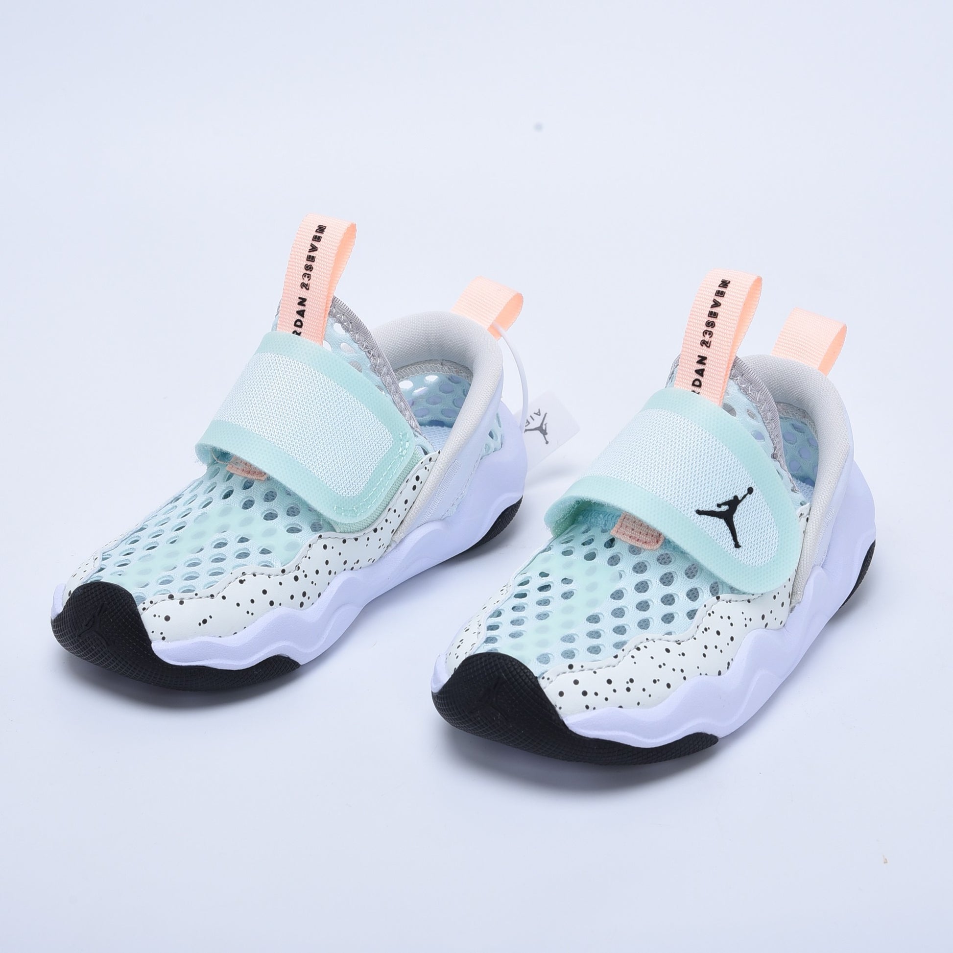 Jordan Little Shark Mesh Shoes for Kids " white , & mint green"