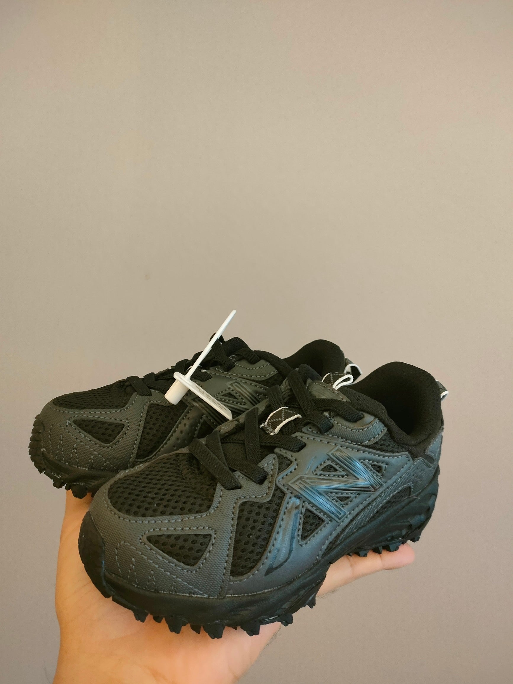 NB610 children's outdoor shoes" black"