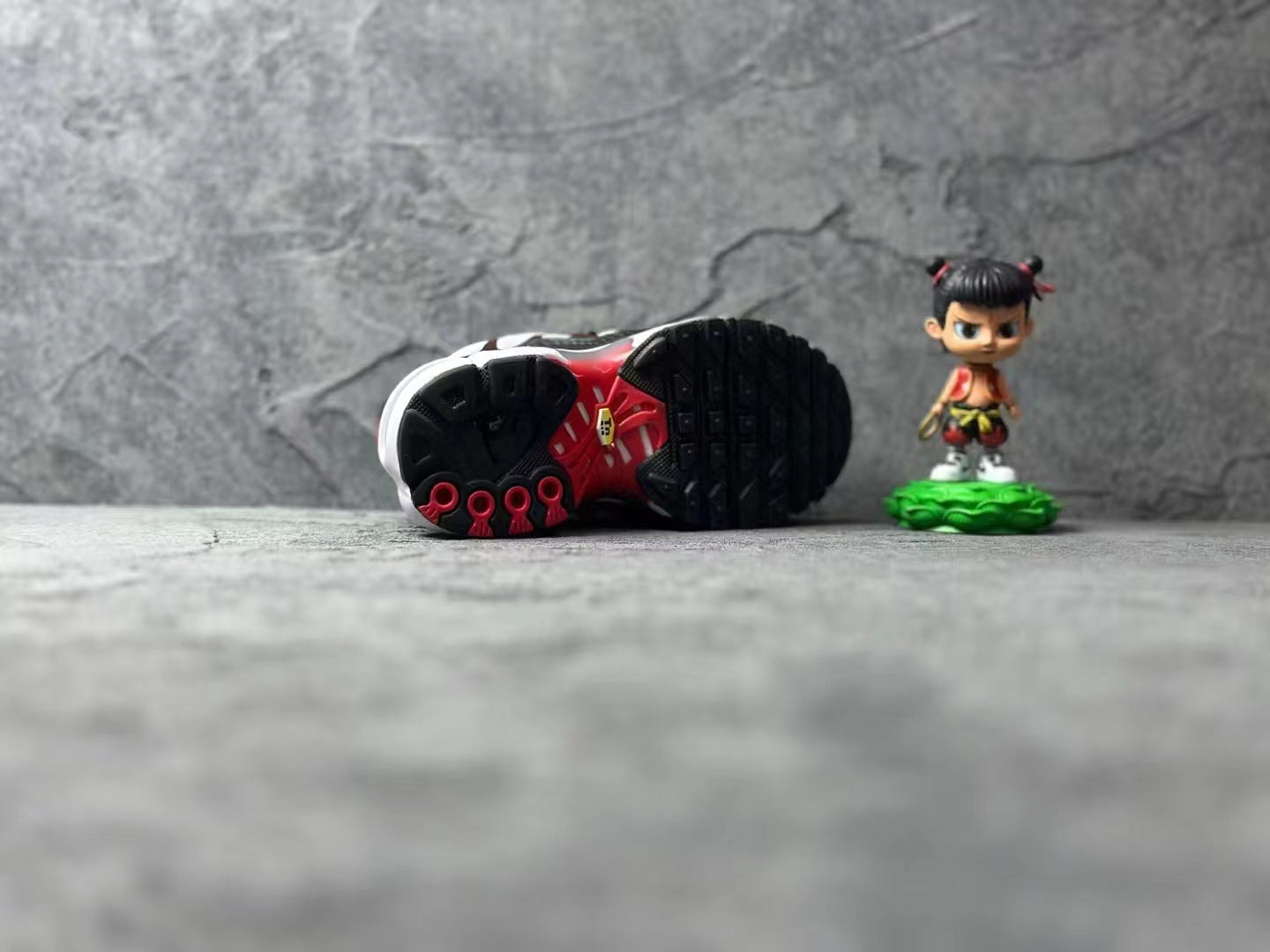 Nike Air Max Plus running shoes " black & red"