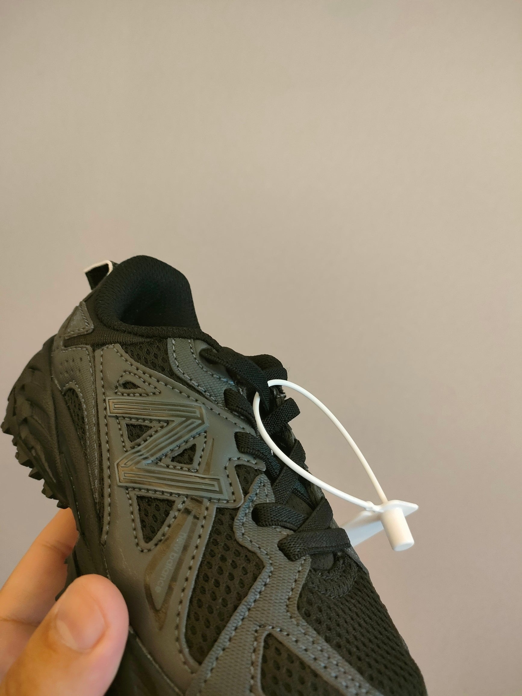 NB610 children's outdoor shoes" black"