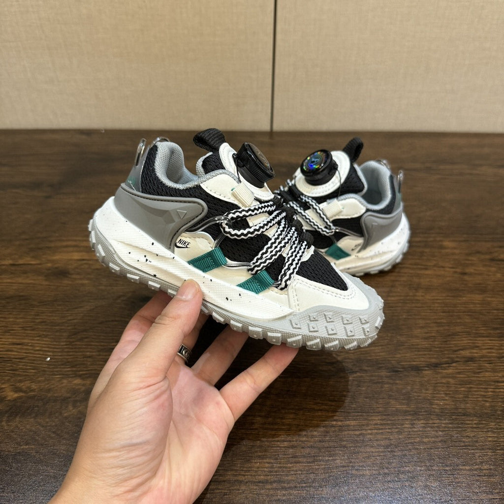 Nike ACG outdoor hiking shoes