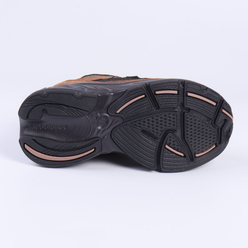 N 2010 children's shoes" Warm brown, dark grey, lighter brown"