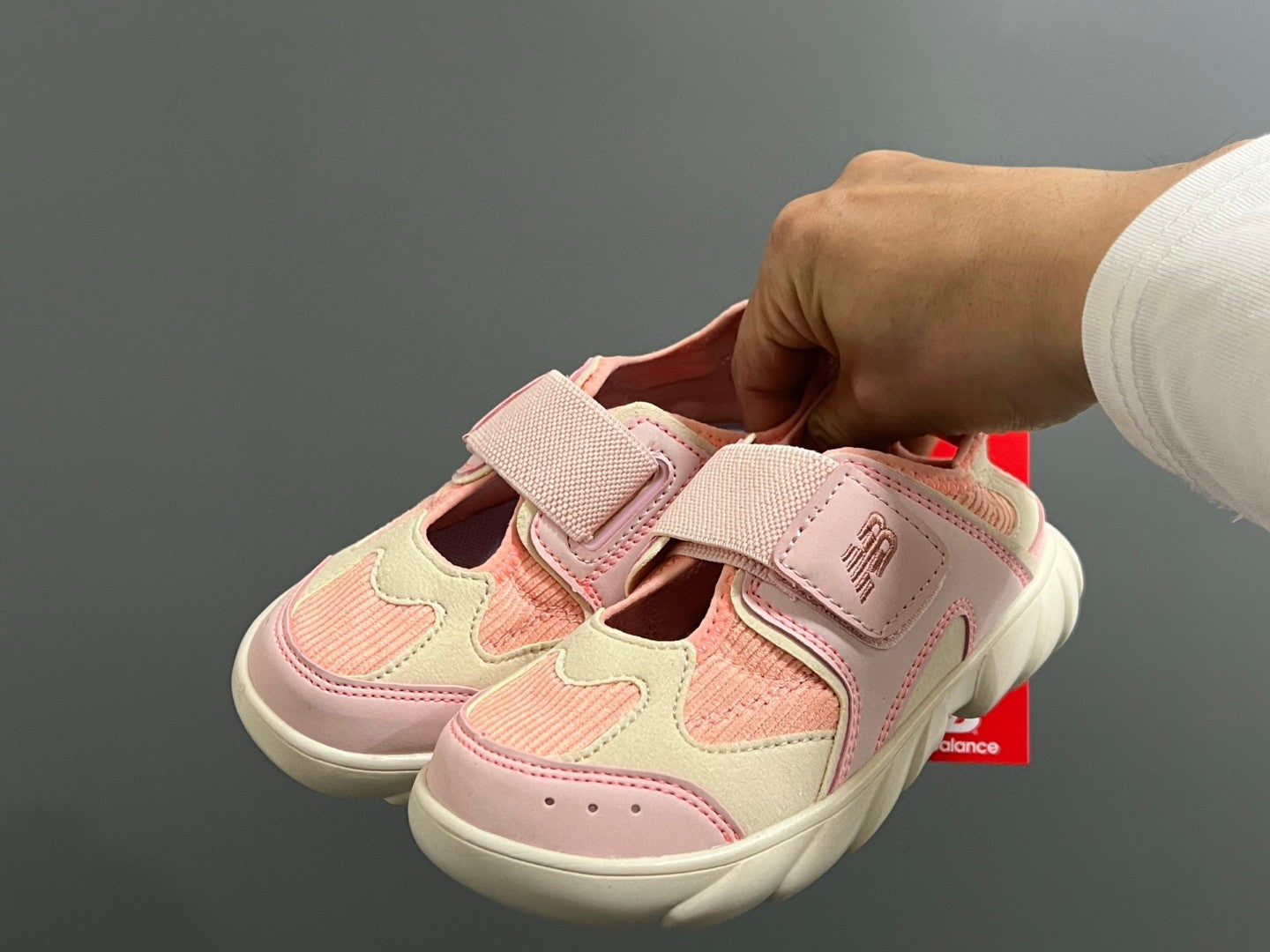 NB new 920 Mary Jane mesh stitching Velcro children's sandals" pink and light beige"