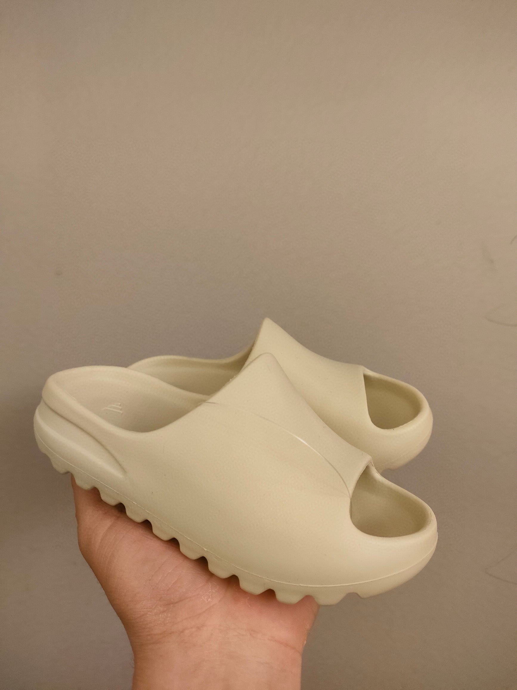 700 Coconut Slippers" cream"