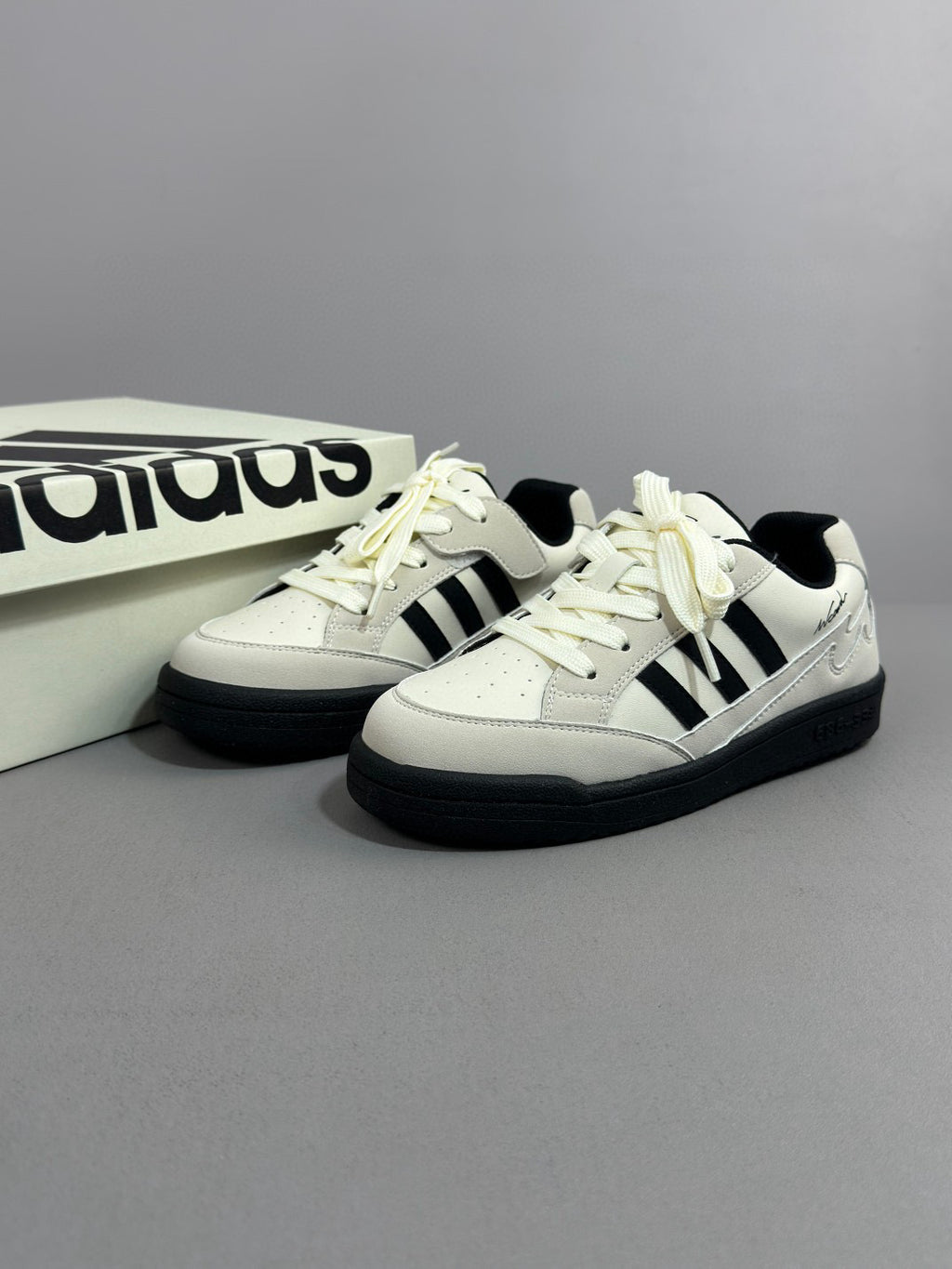 Adidas WCARD ADV classic retro sneakers" white, gray"