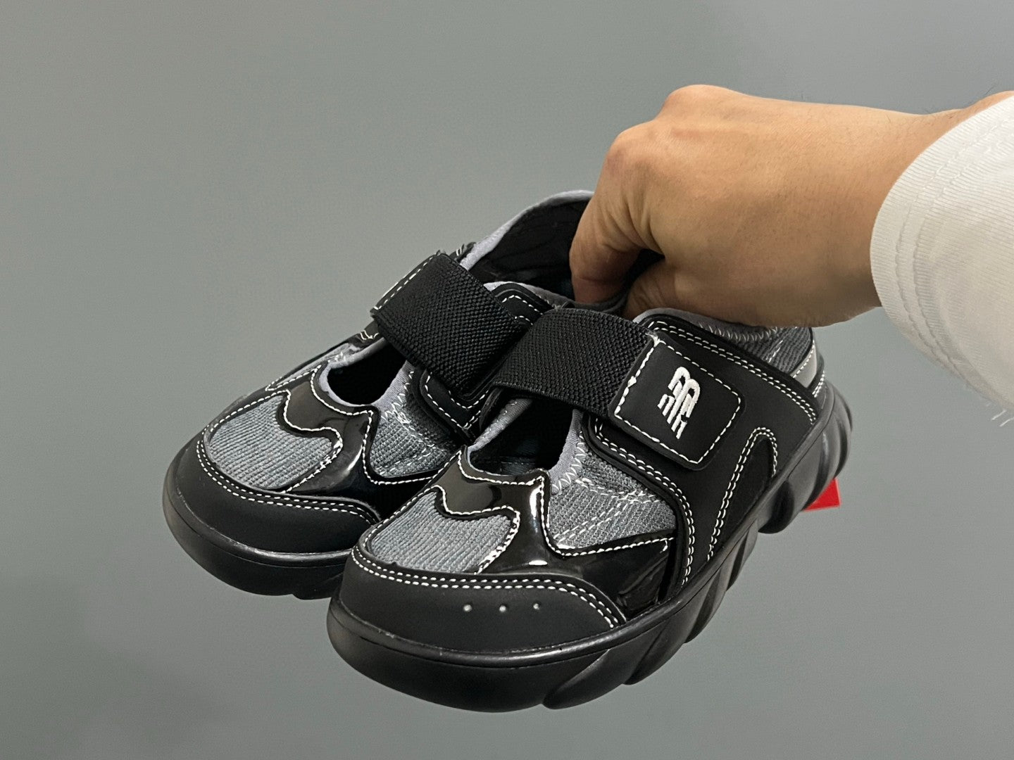 NB new 920 Mary Jane mesh stitching Velcro children's sandals" black"