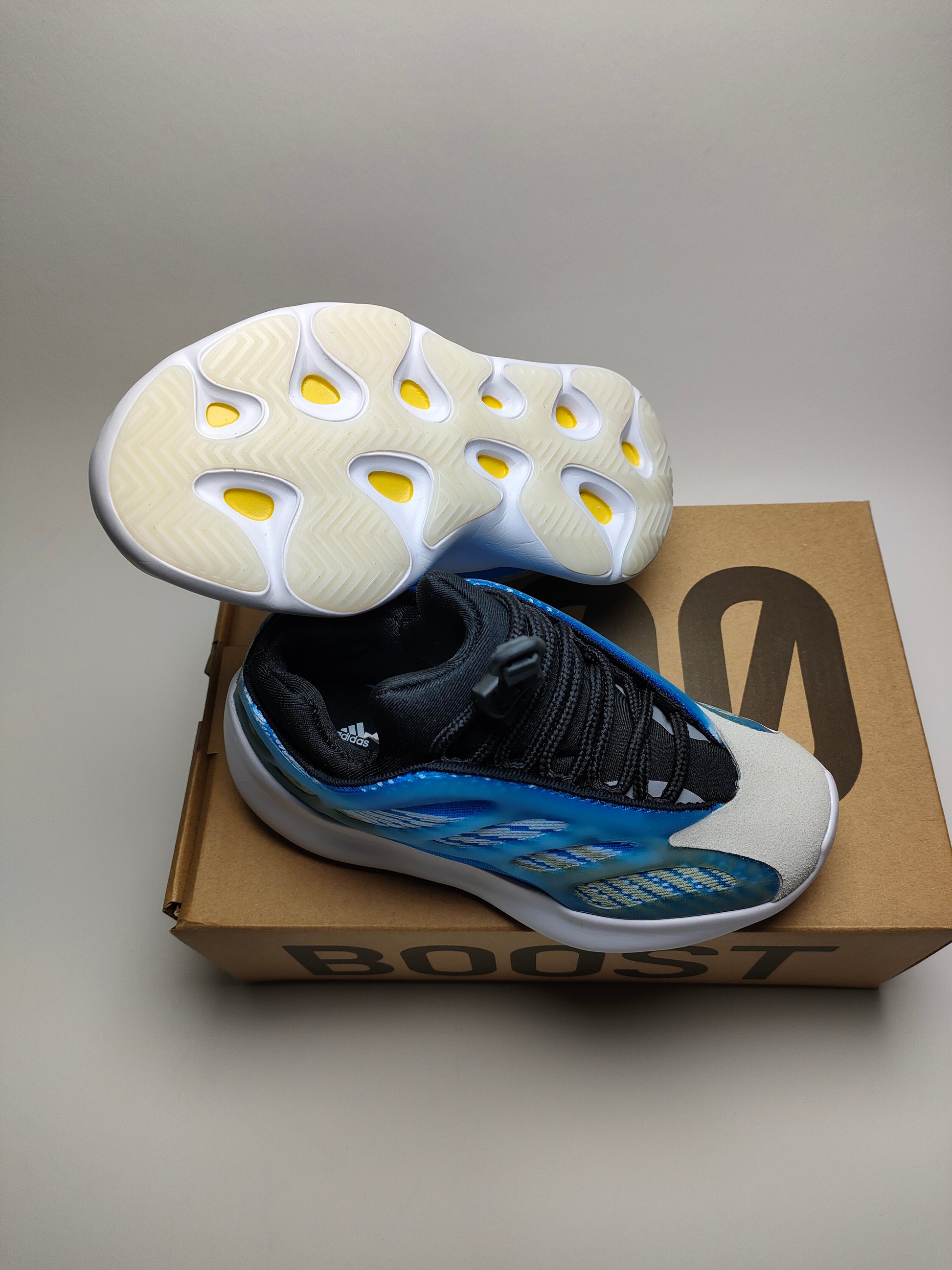 700V3" white, blue"