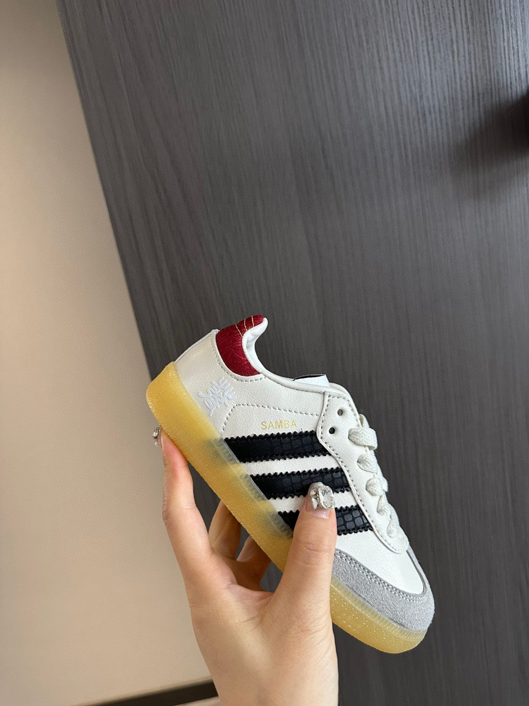 A's new children's shoelace buckle swing sports shoes