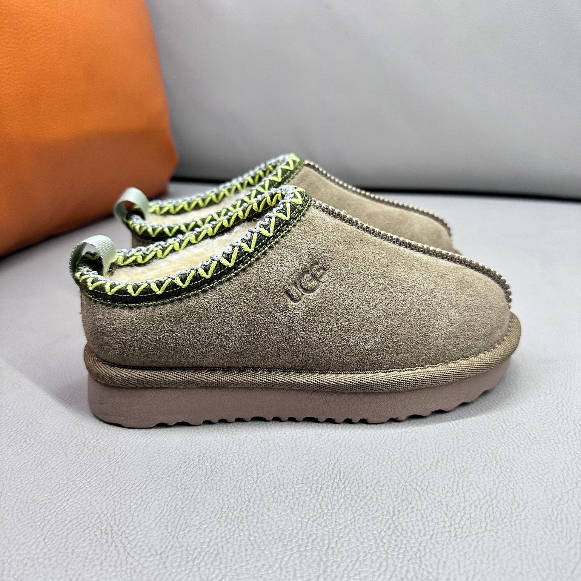U-GG correct version" light brown"