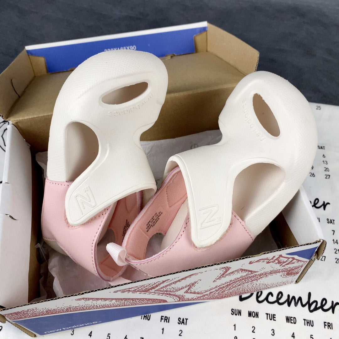 NB airplane hole shoes" off white, pink"