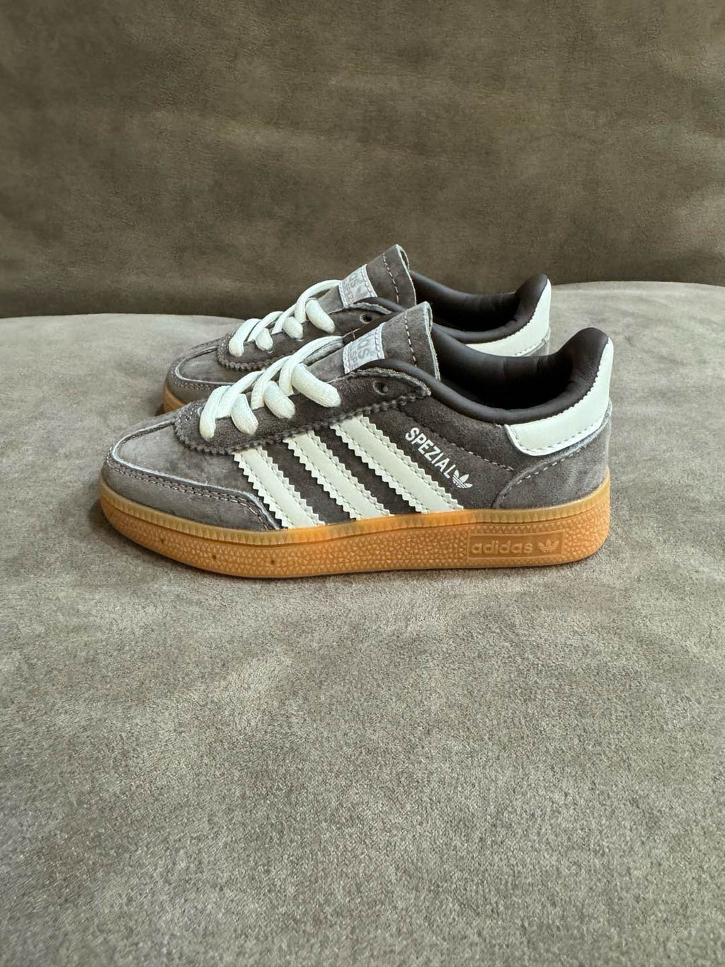 Adidas training 3 generation pig leather children's shoes" gray"