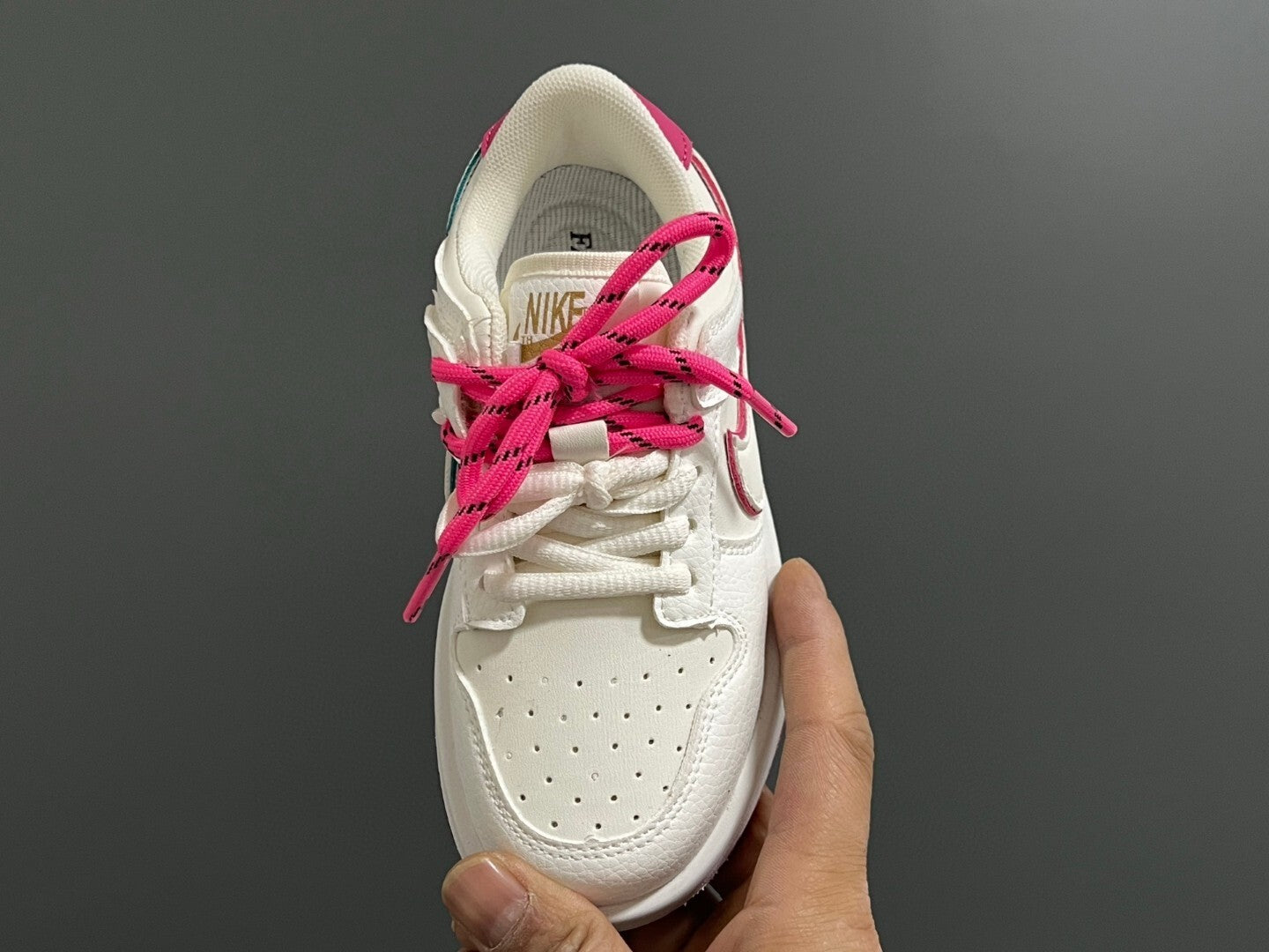 S-shaped low-top co-branded cartoon Velcro