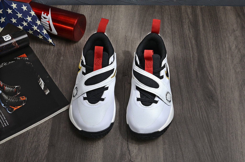 Nike's new UFO slip-on shoes for children" white"