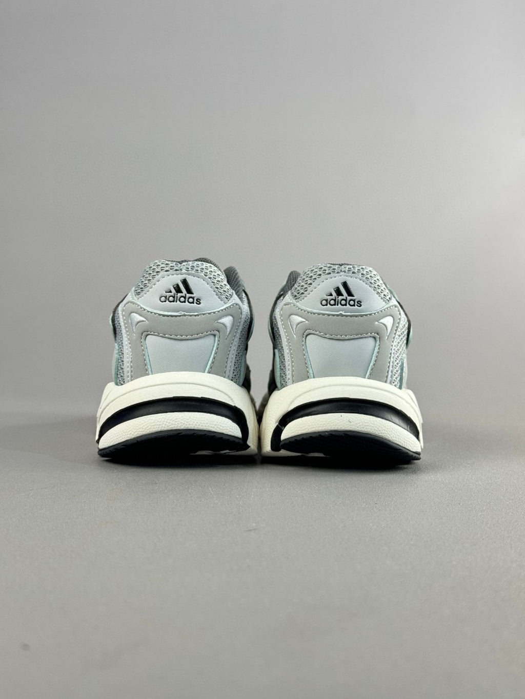 AD response CL retro casual shoes" off white, silver"