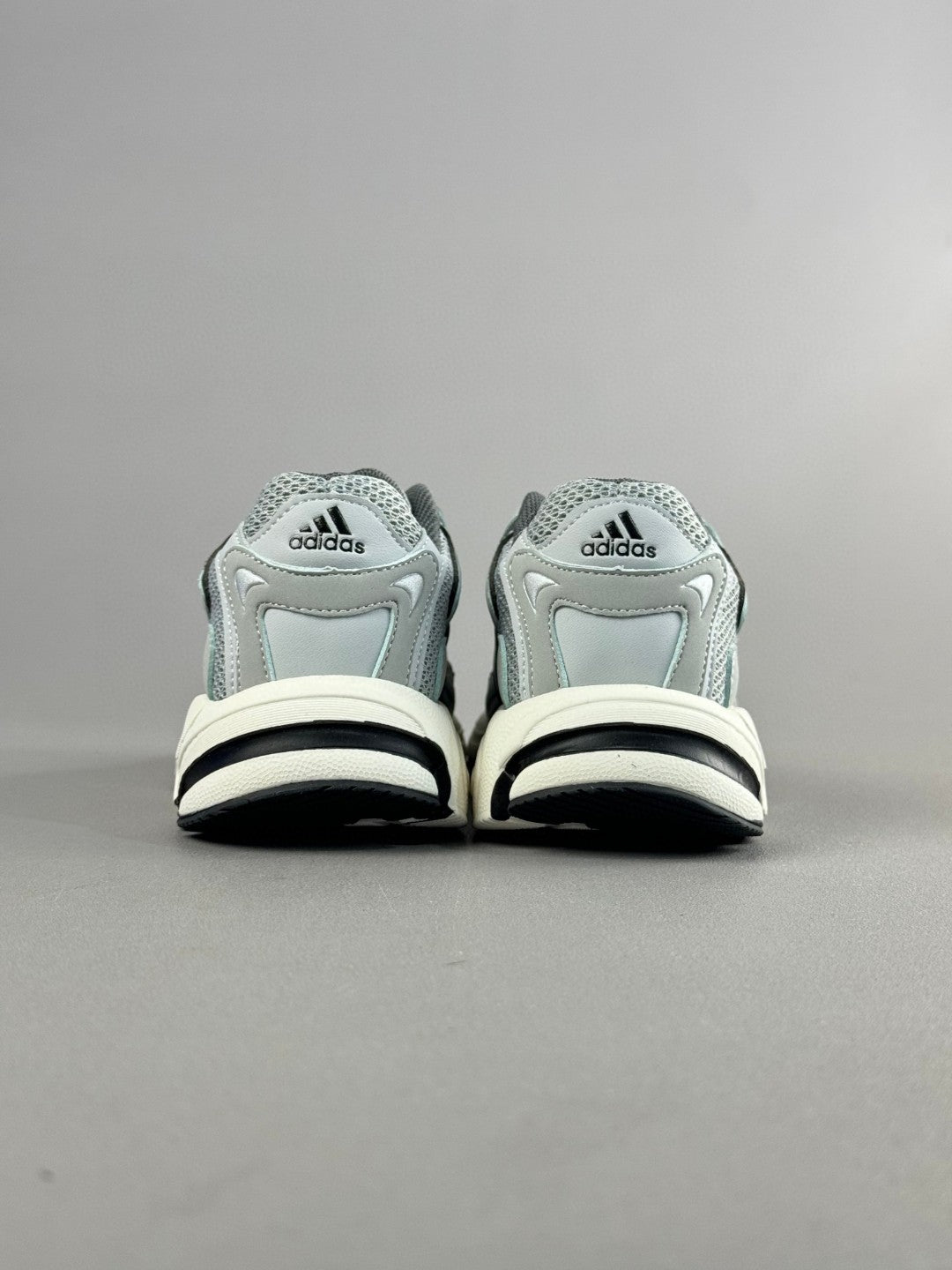 AD response CL retro casual shoes" off white, silver"