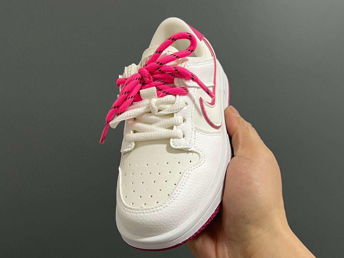 S-shaped low-top co-branded cartoon Velcro