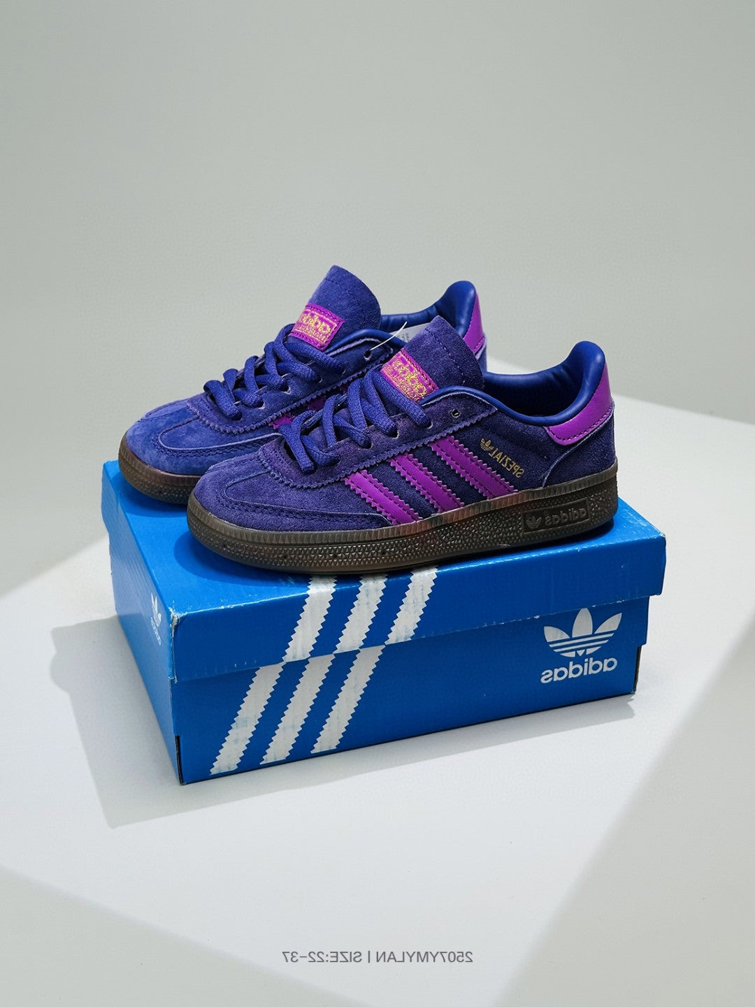 Adidas HANDBALL SPEZIAL Clover College Style Retro" purple, darker purple"