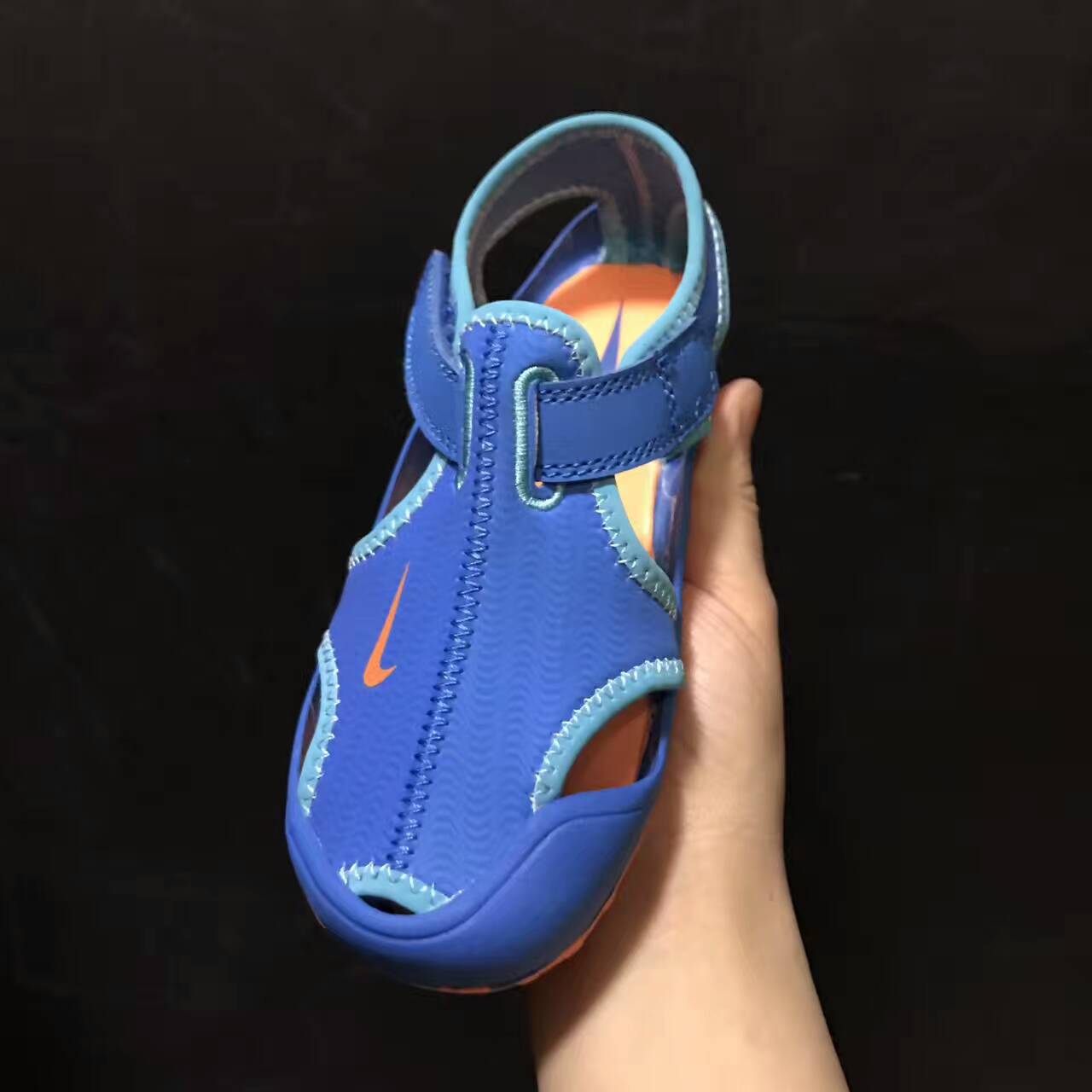 Nike children's closed toe sandals " blue"