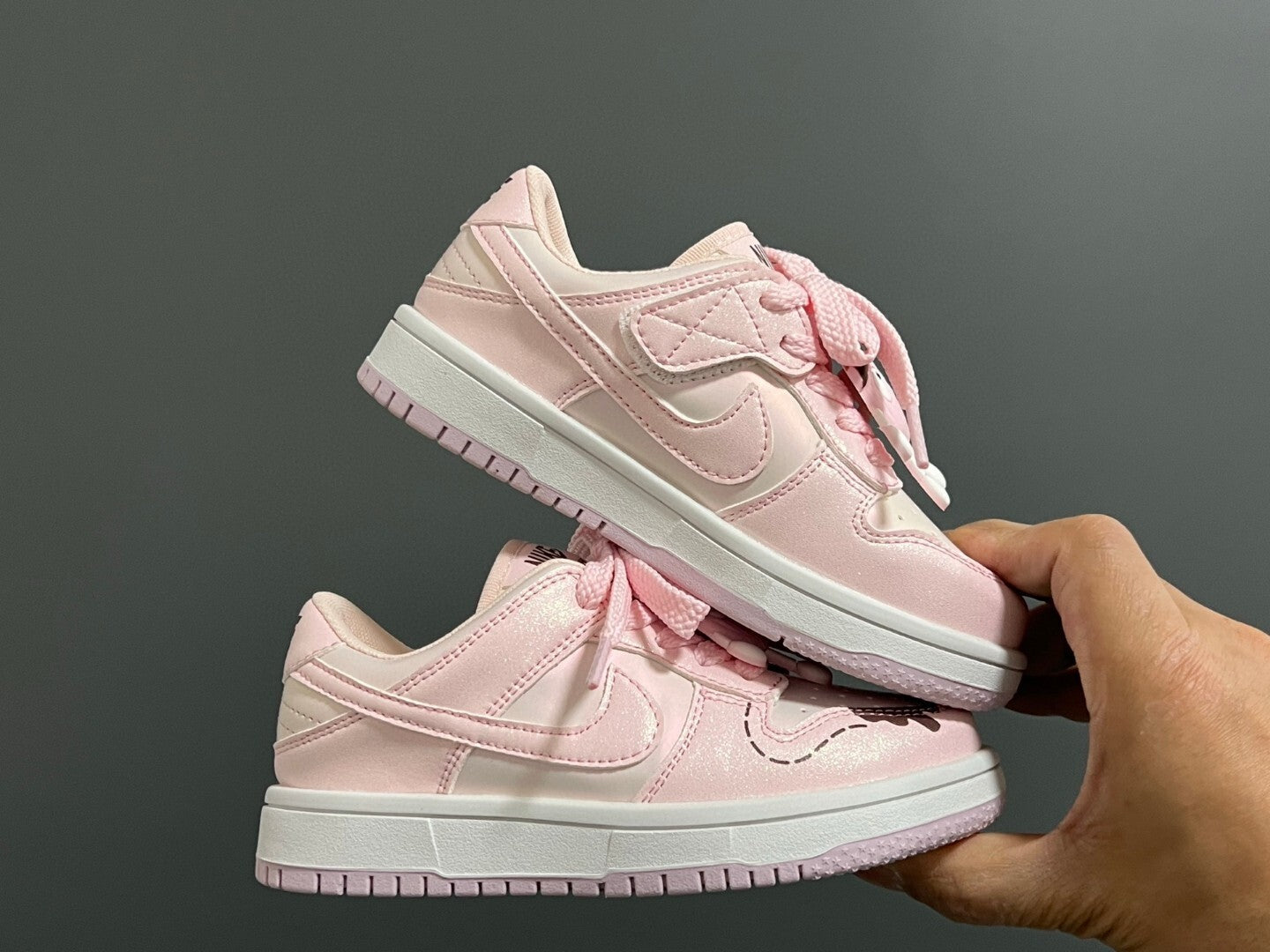 S-shaped low-top co-branded cartoon Velcro " Pink"