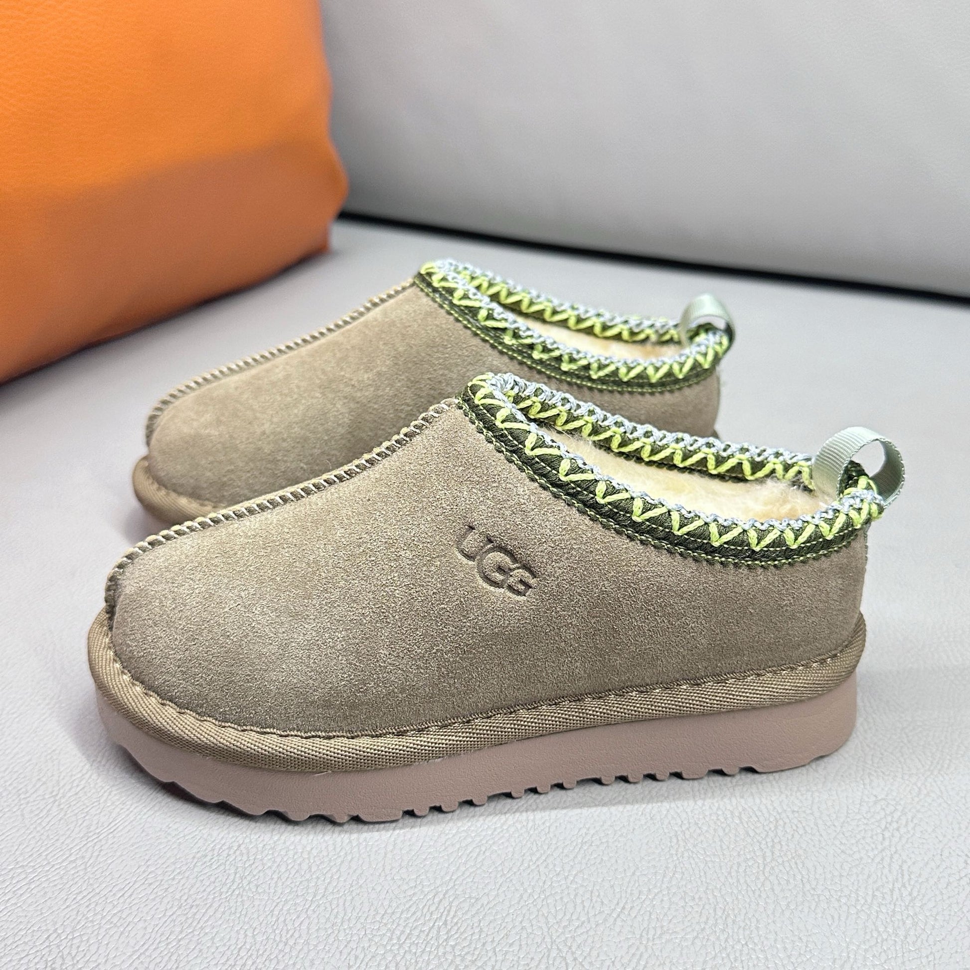 U-GG correct version" light brown"