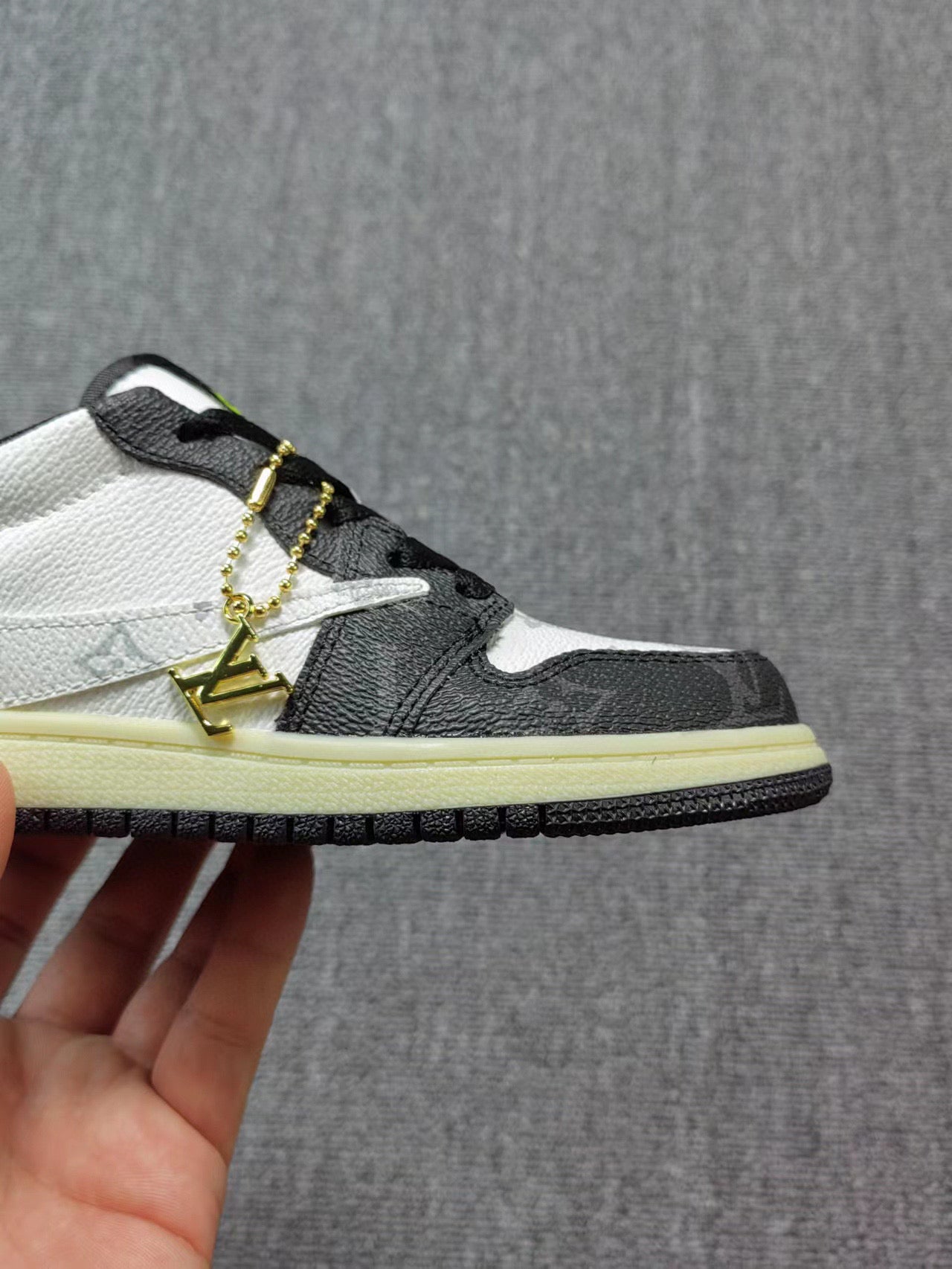 Joe 1 low-top hook LV joint sneakers "white, black"