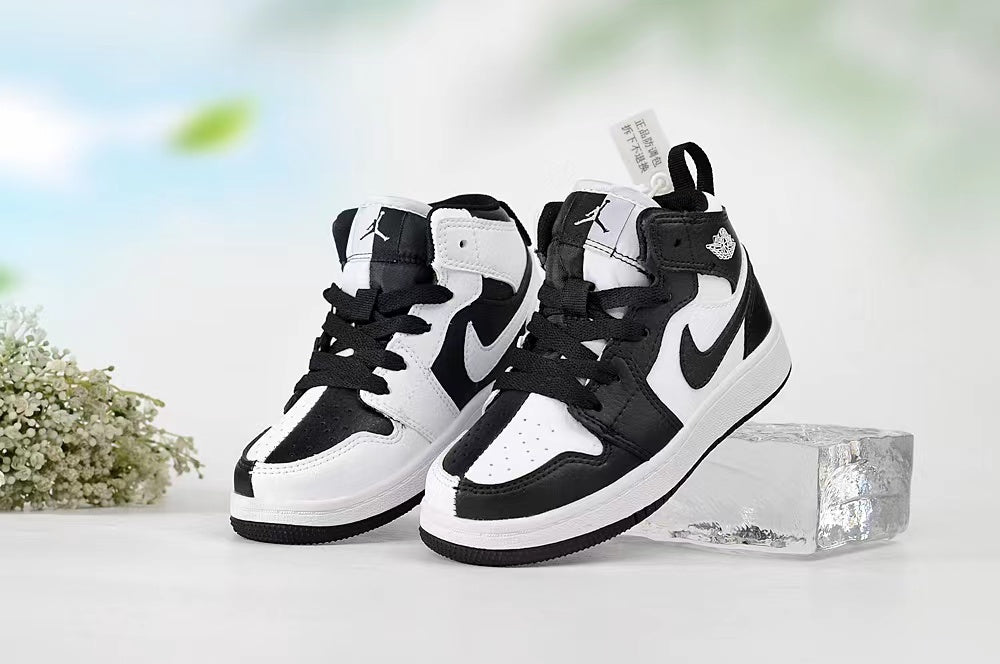 Jordan AJ1 children's shoes" black, white"