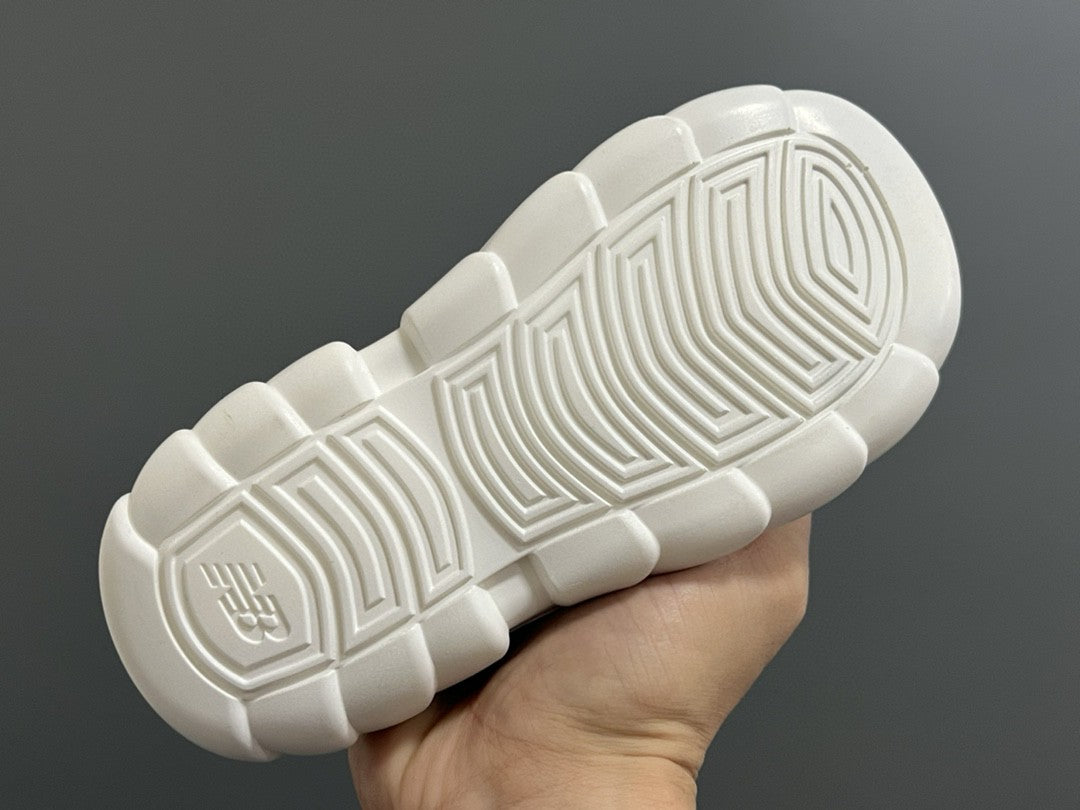 NB new 920 Mary Jane mesh stitching Velcro children's sandals" white, lightt gray"