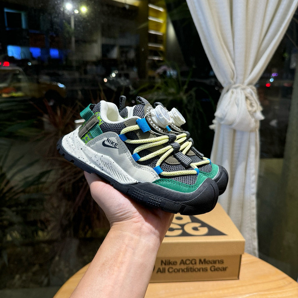 Nike ACG outdoor hiking shoes