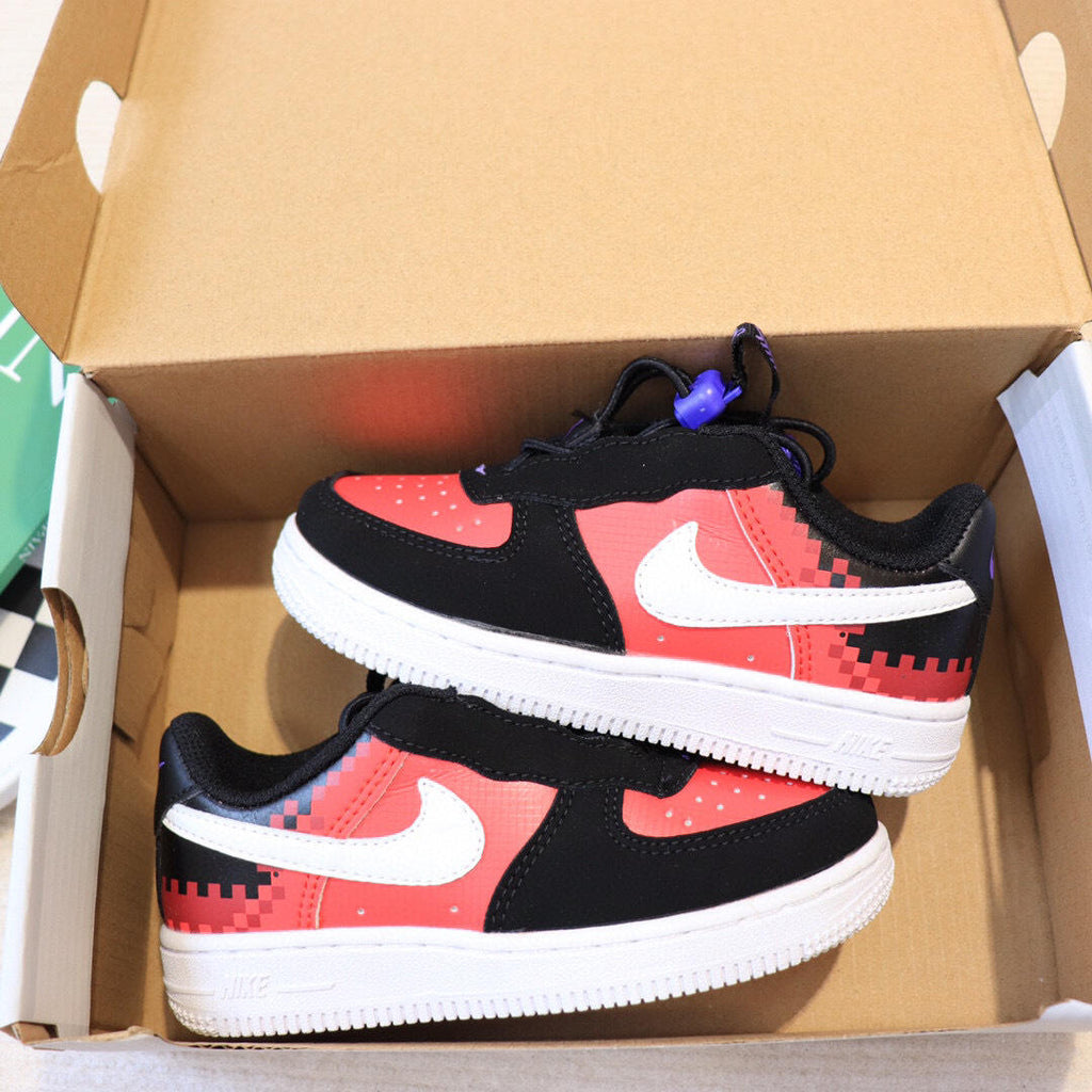 Air Force low-top lace-up sneakers" white, black, red"