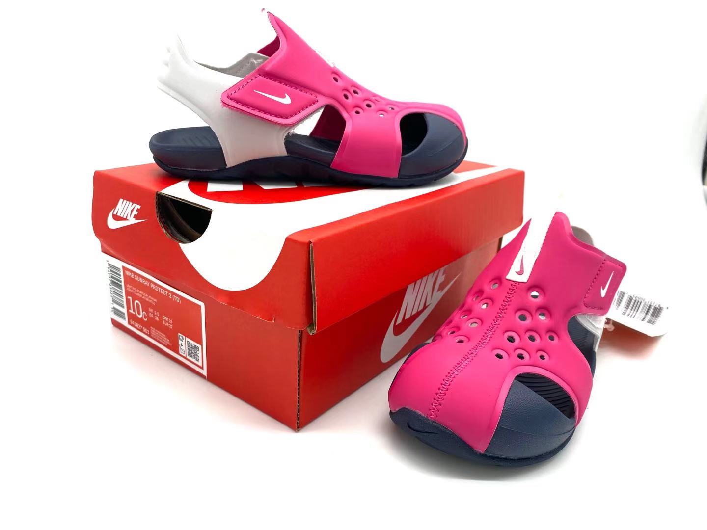 Nike Crocs "bright fuchsia, navy"