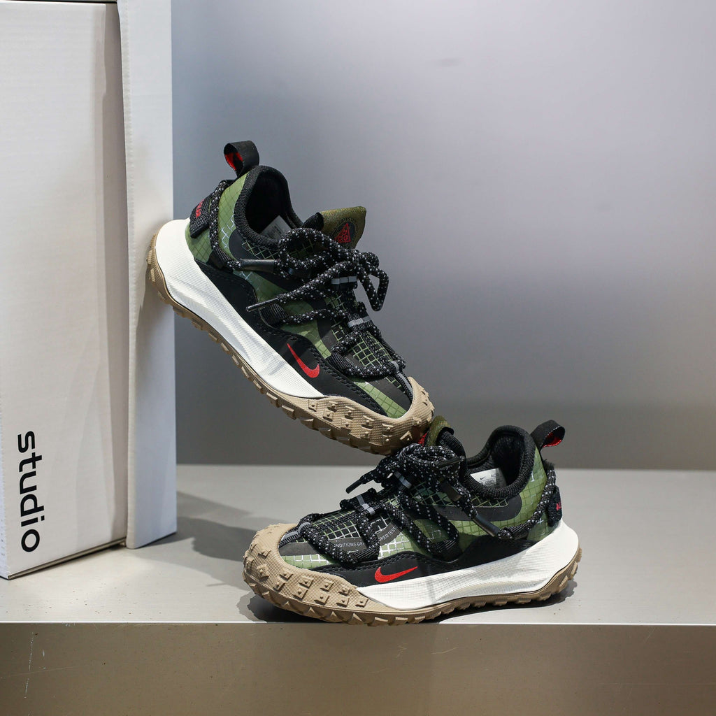 Nike ACG tire-soled hiking shoes