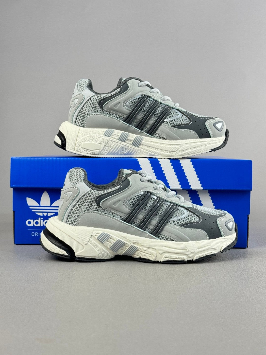 AD response CL retro casual shoes" off white, silver"