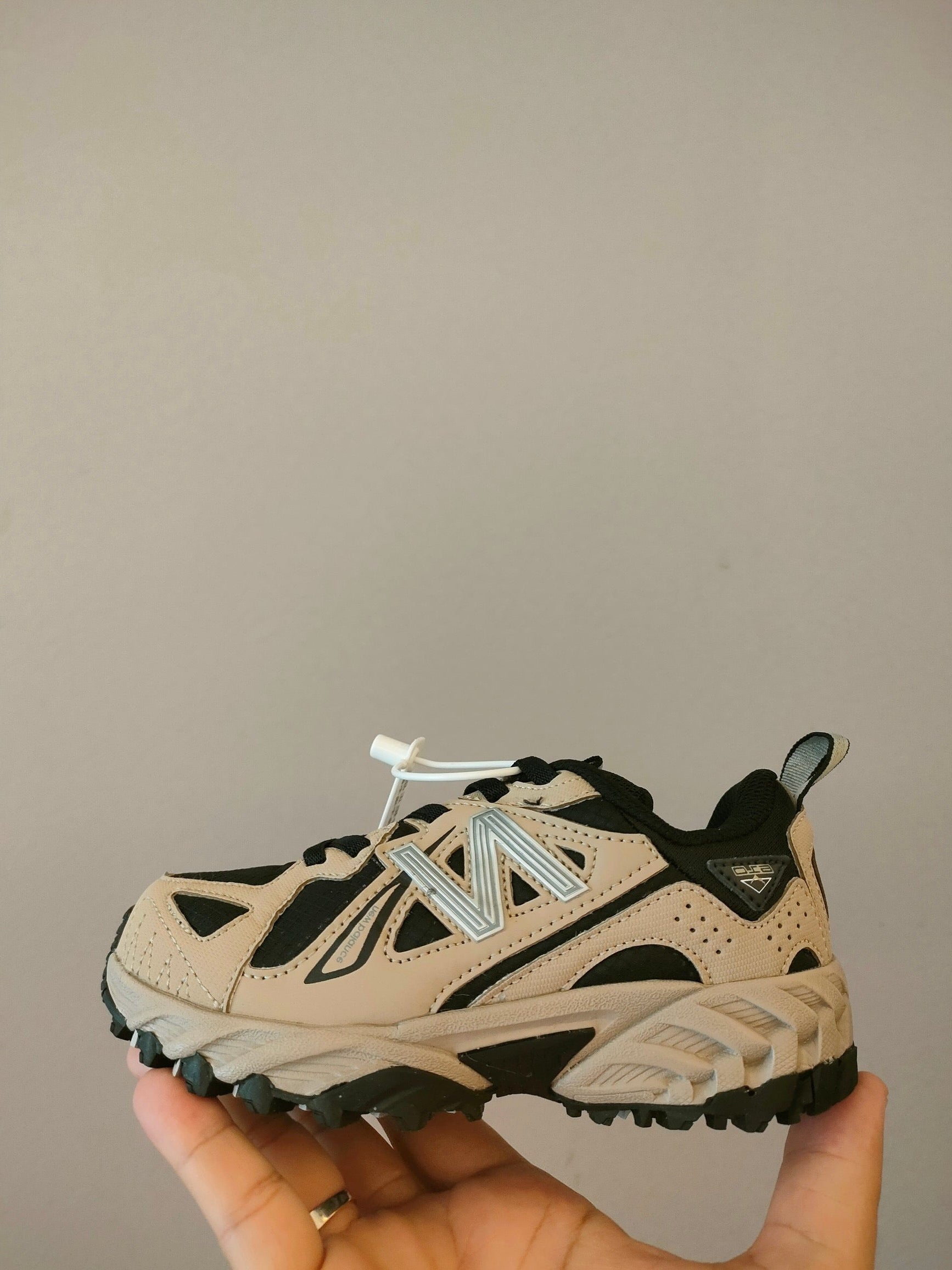 NB610 children's outdoor shoes" beige"