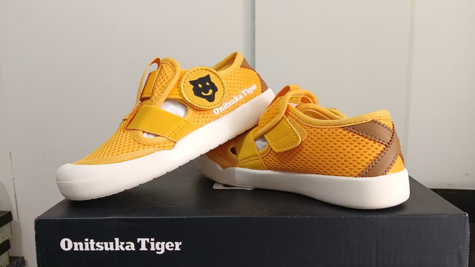 YSS Onitsuka mesh bread head sandals" yellow"
