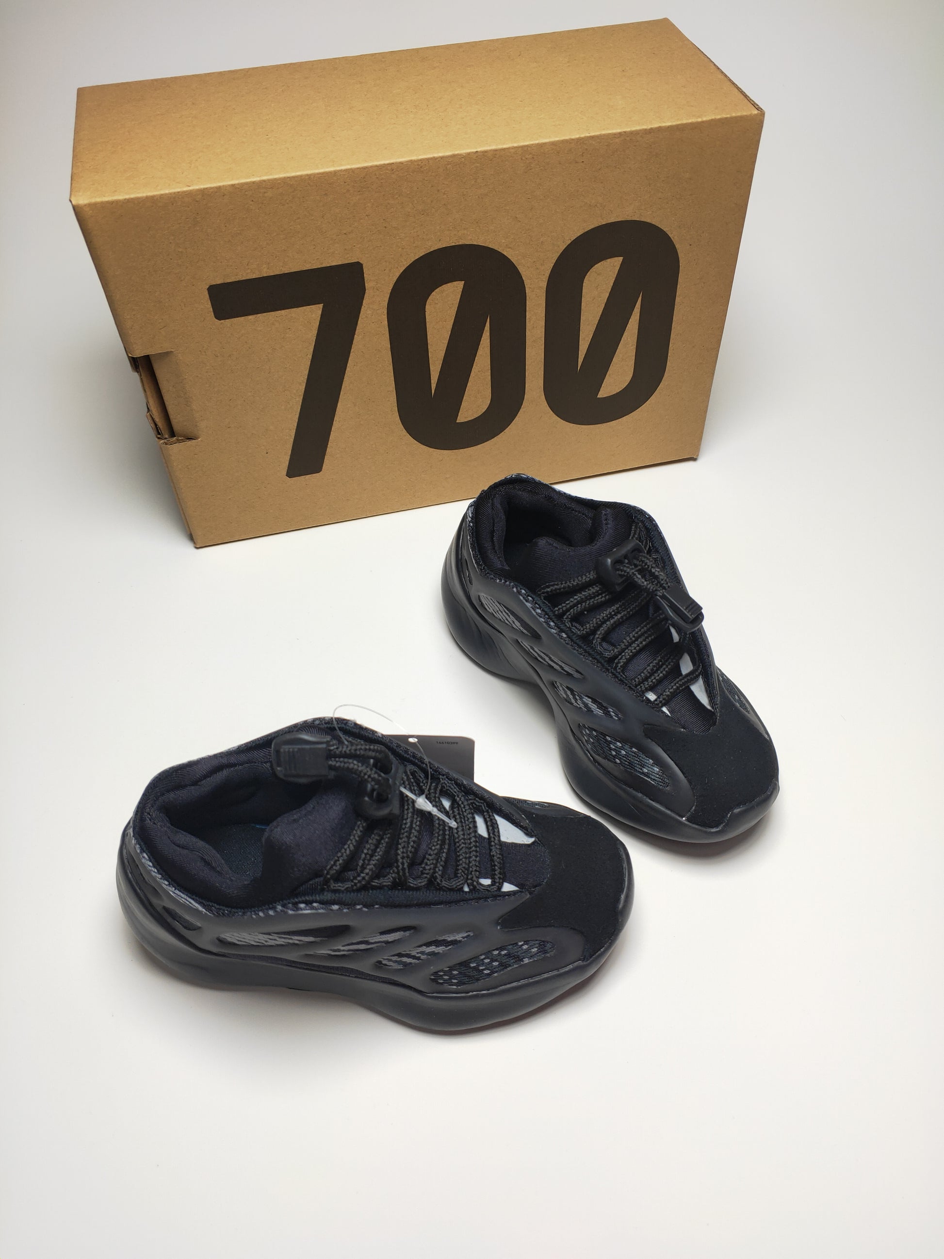 700V3" black"