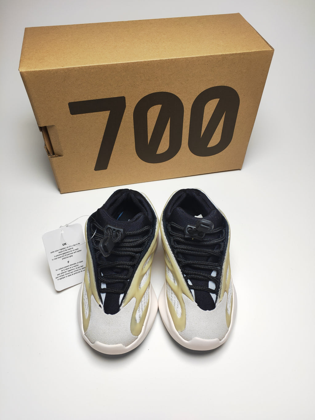700V3" Cream, white"