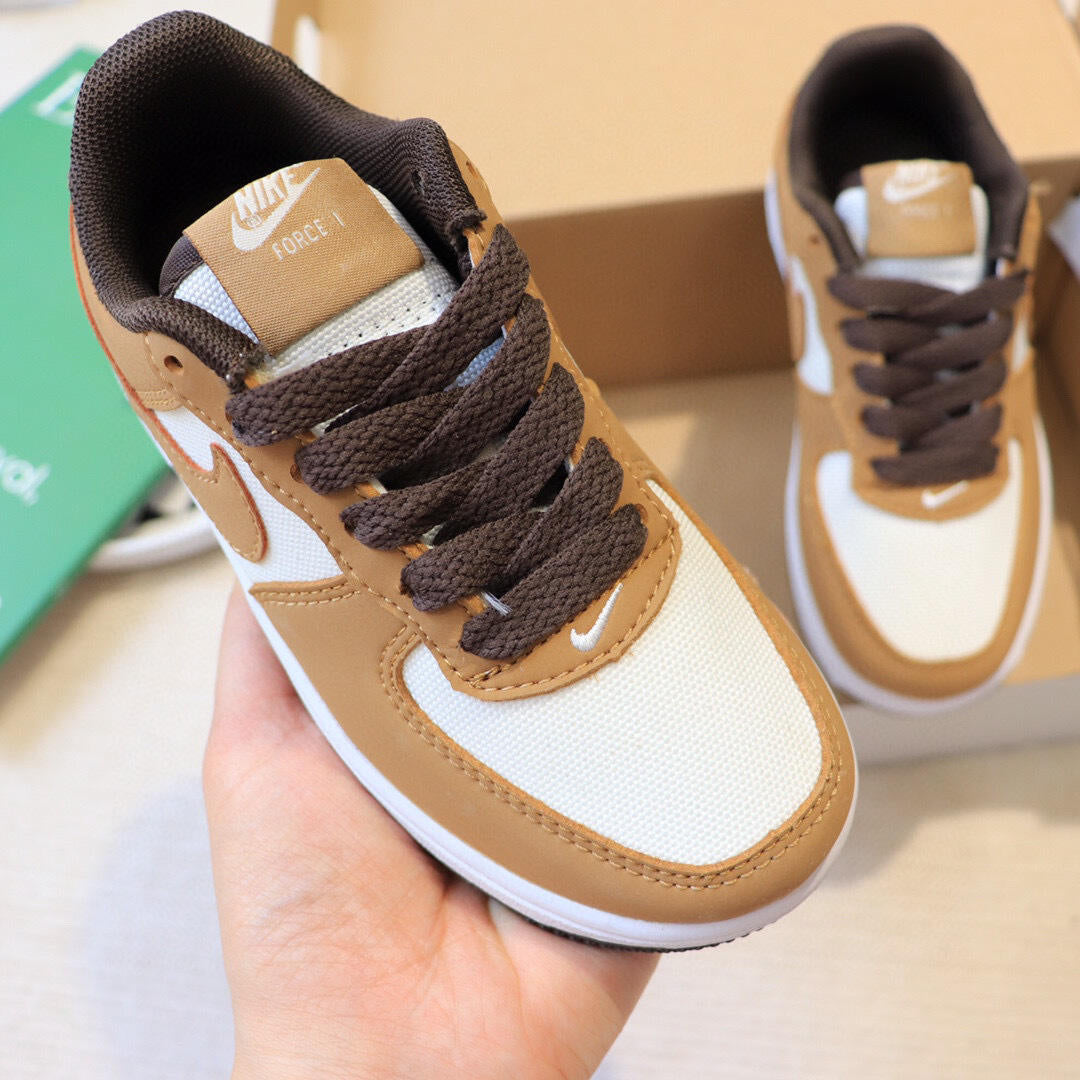 Air Force low-top lace-up sneakers" white, brown"