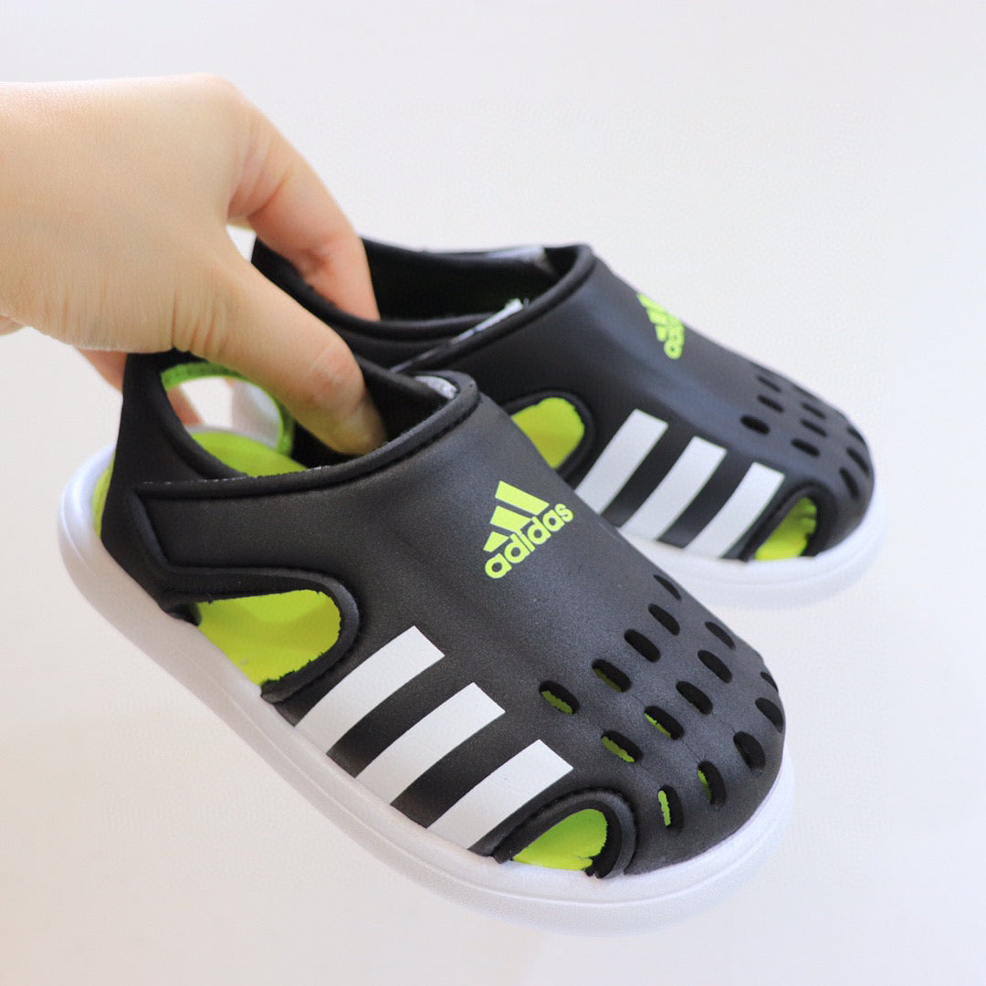 Adidas Seahorse III hole shoes" black"